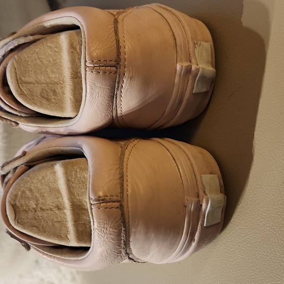 Vans Light Pink- Leather     Sz. W - 8.5.  M - 7 - Picture 5 of 6